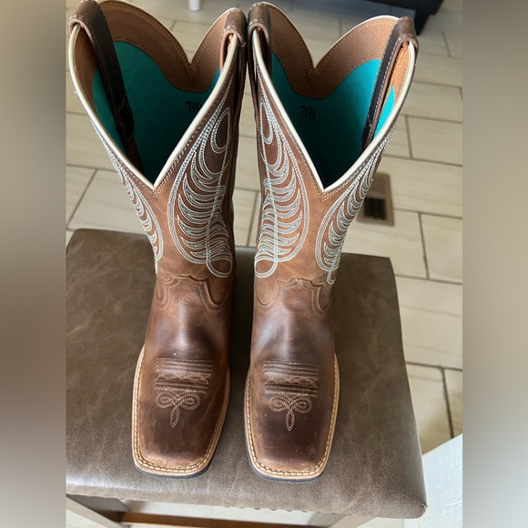 Ariat Brown Heeled Boots with Blue Stitching - Picture 3 of 9